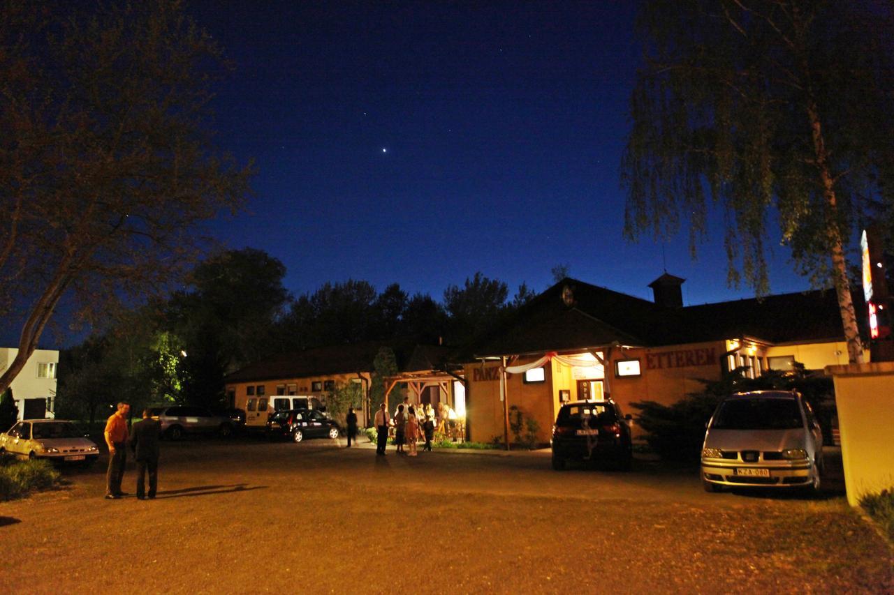 Sztar Motel Etterem Balassagyarmat 外观 照片