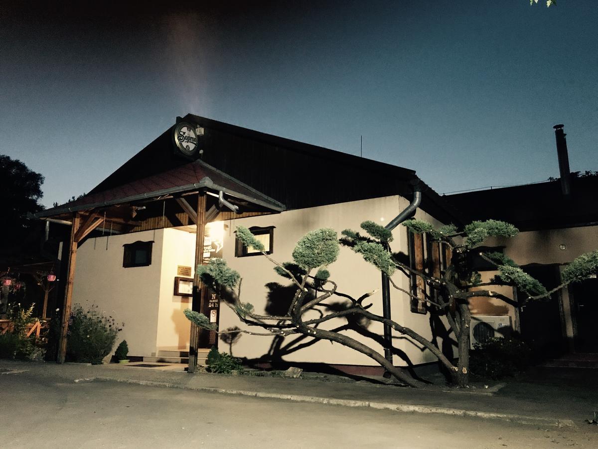Sztar Motel Etterem Balassagyarmat 外观 照片