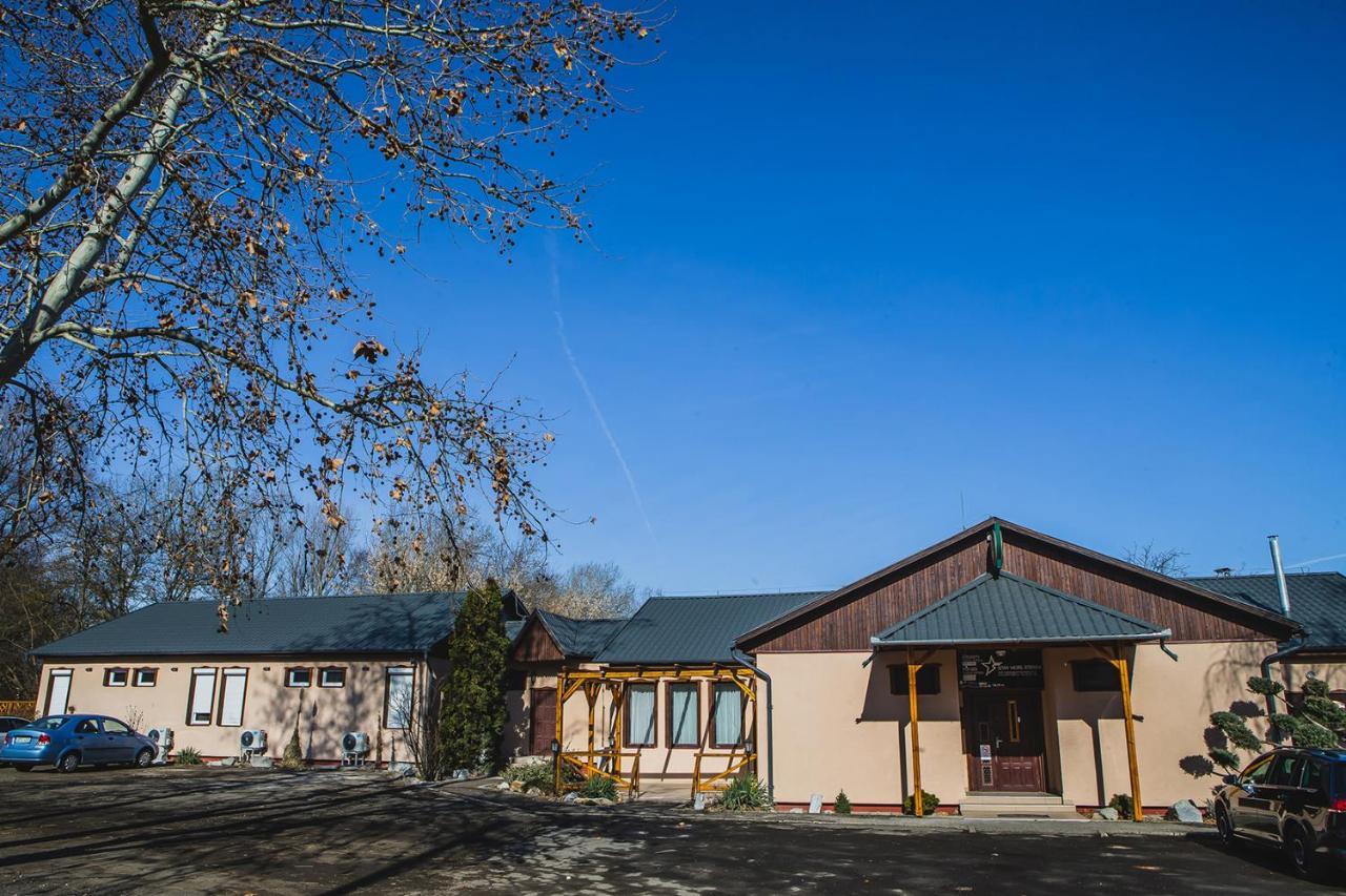 Sztar Motel Etterem Balassagyarmat 外观 照片